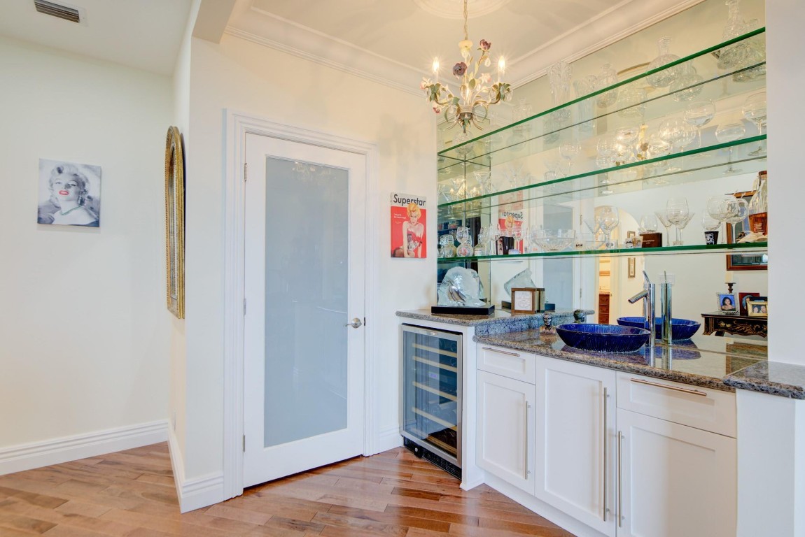 Venetian Condominium - Residential