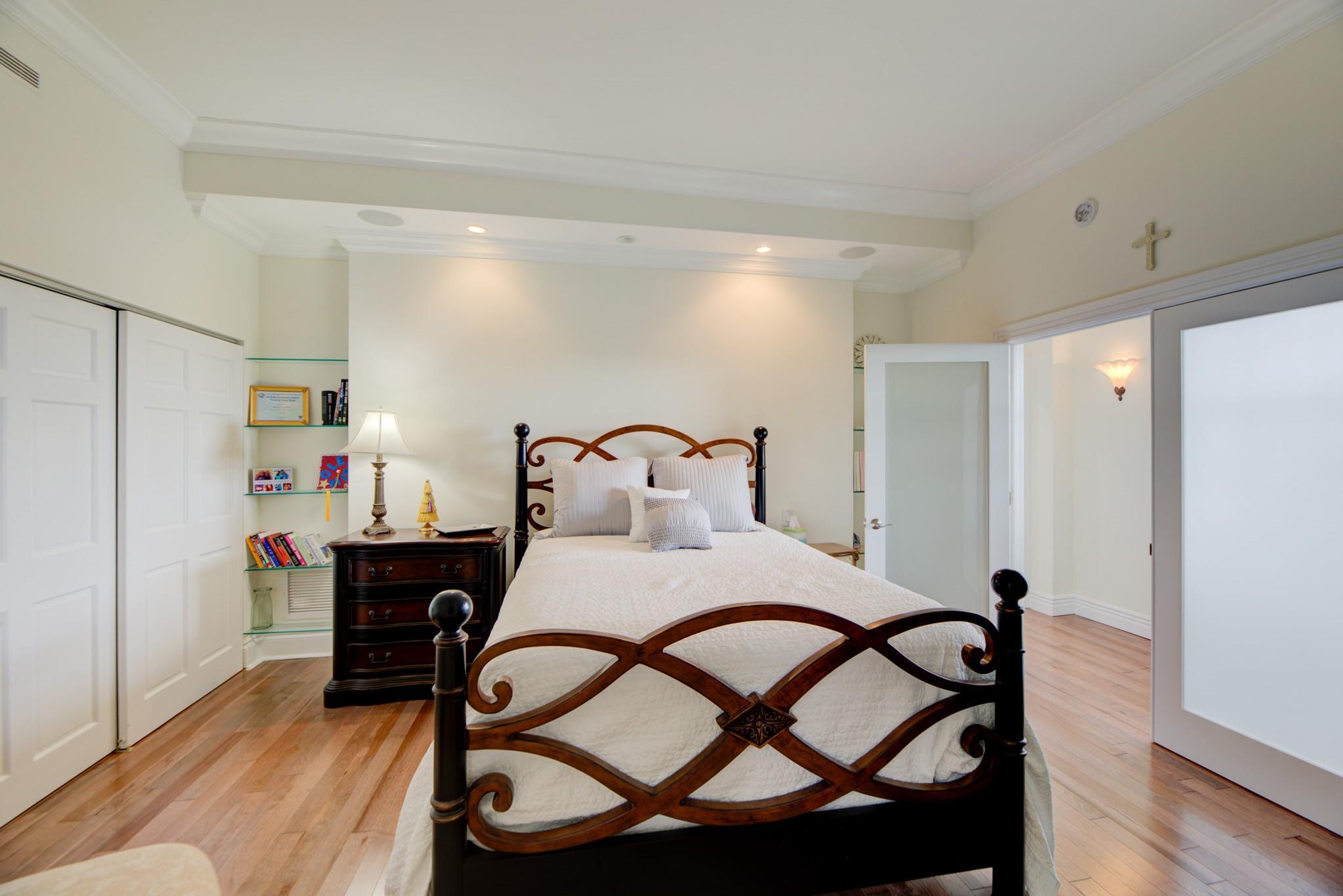 Venetian Condominium - Residential