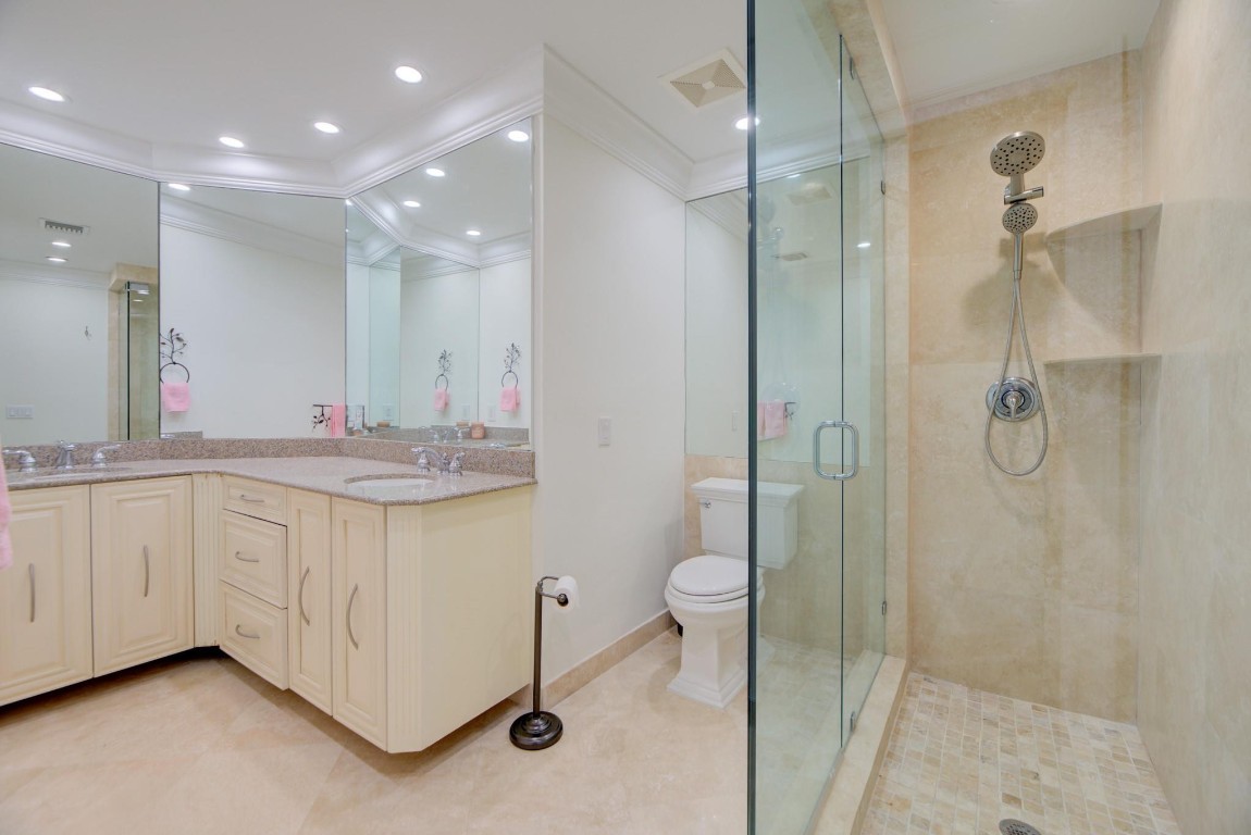 Venetian Condominium - Residential