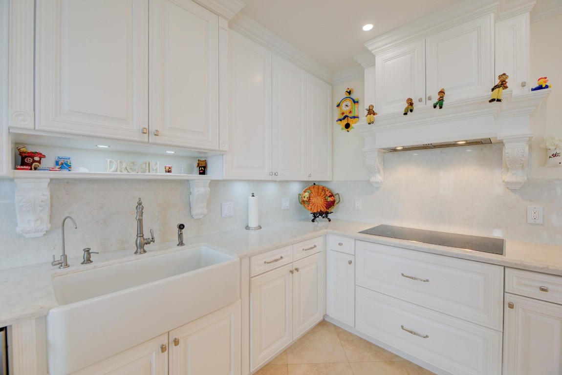 Venetian Condominium - Residential