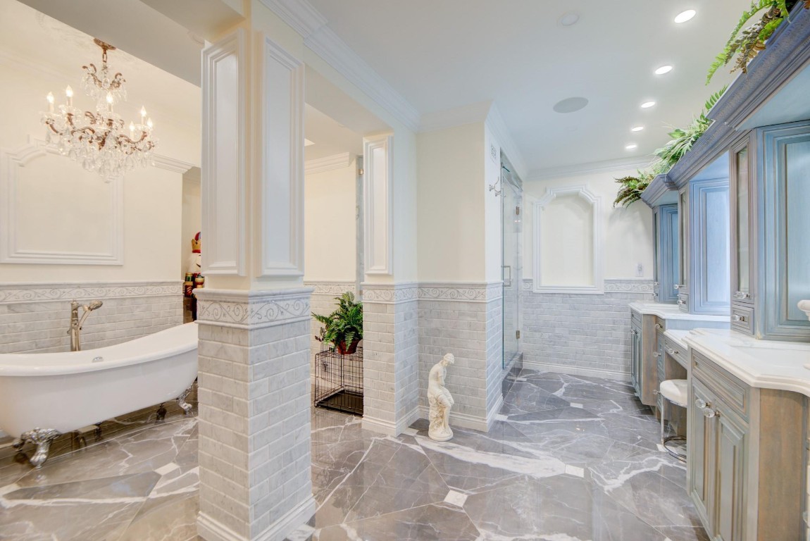 Venetian Condominium - Residential