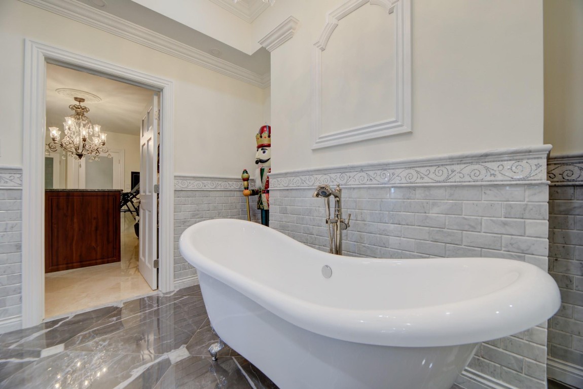 Venetian Condominium - Residential