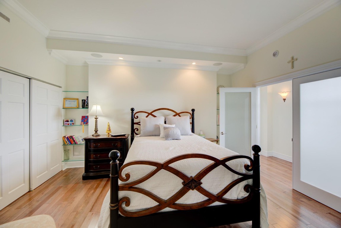 Venetian Condominium - Residential