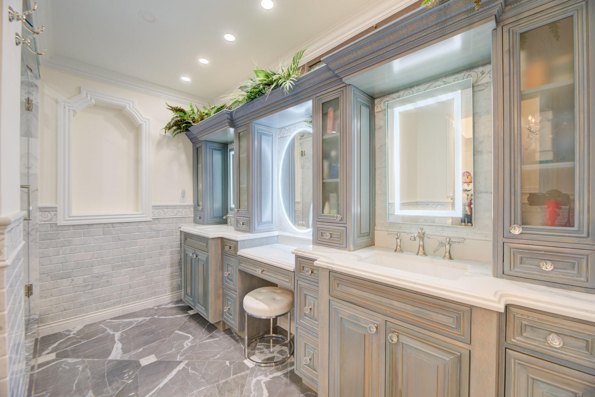 Venetian Condominium - Residential