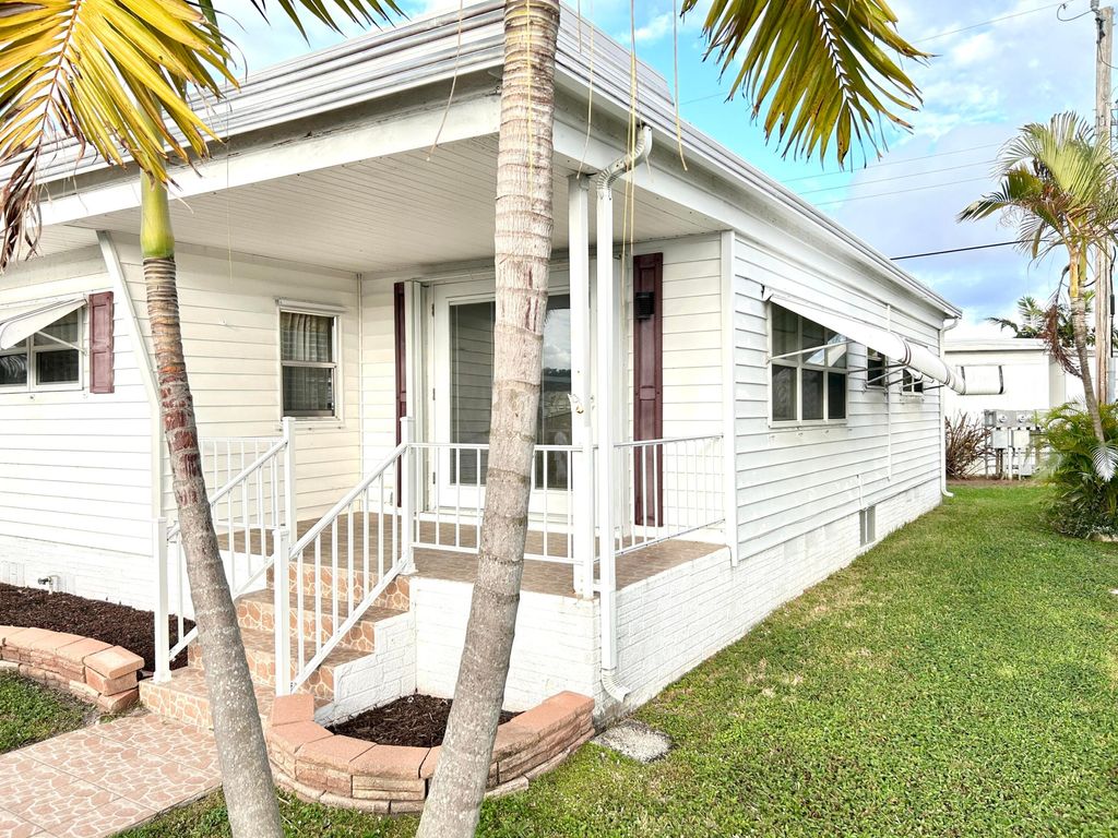 Photo of 1401 S 33 Road, Hollywood, FL 33021 (MLS # R11164576)