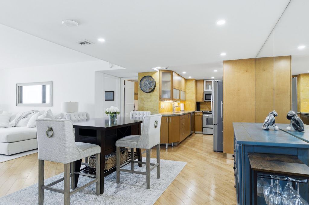 Photo of 5600 N Flagler Drive #Unit 910, West Palm Beach, FL 33407 (MLS # B26028037)