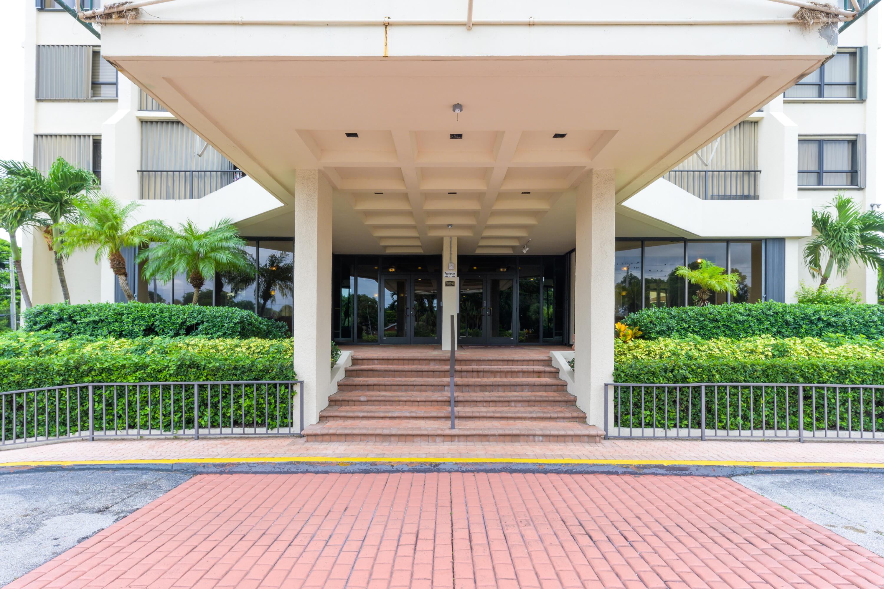 PALM BEACH HOUSE CONDO - Residential