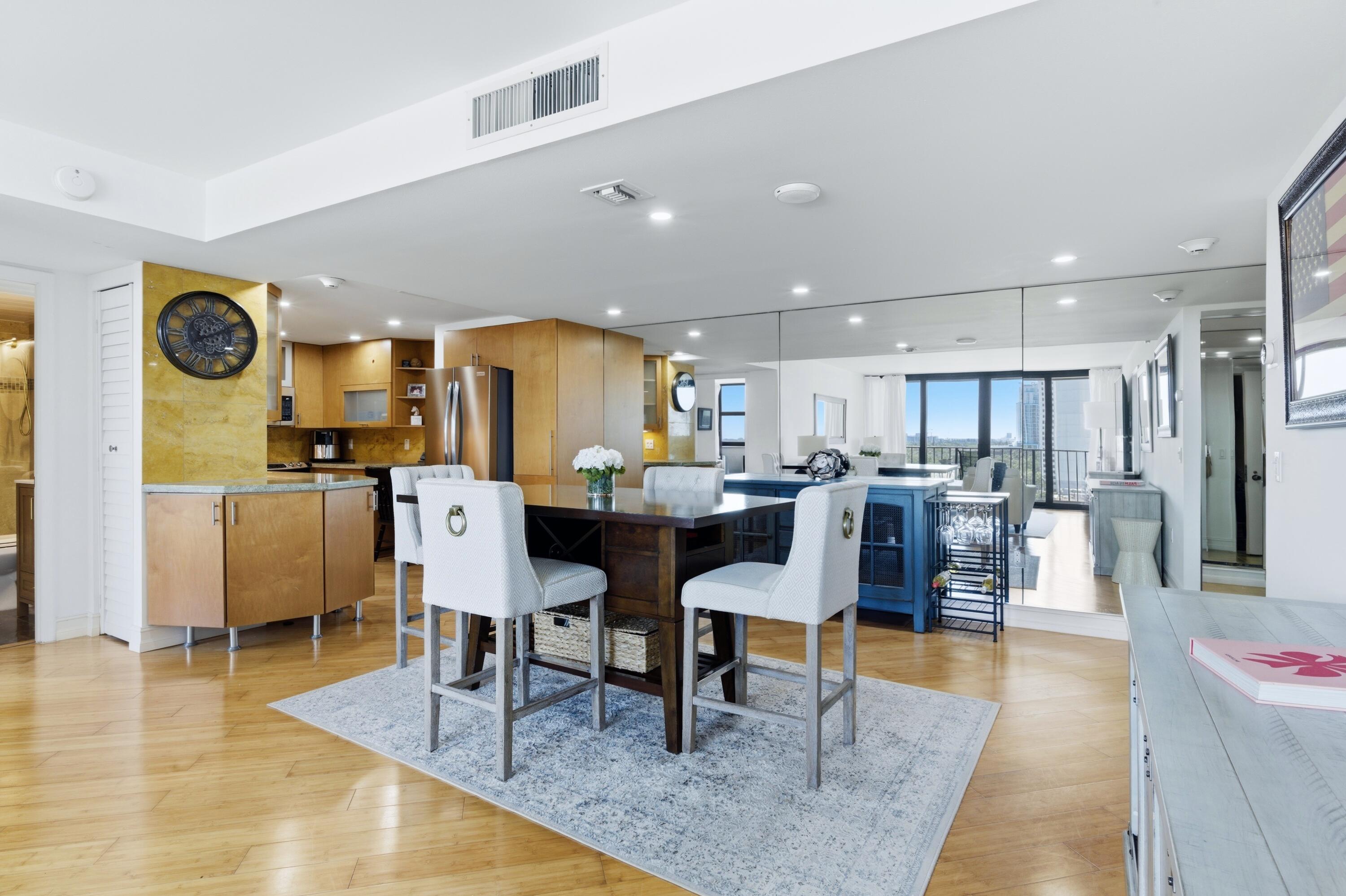 PALM BEACH HOUSE CONDO - Residential