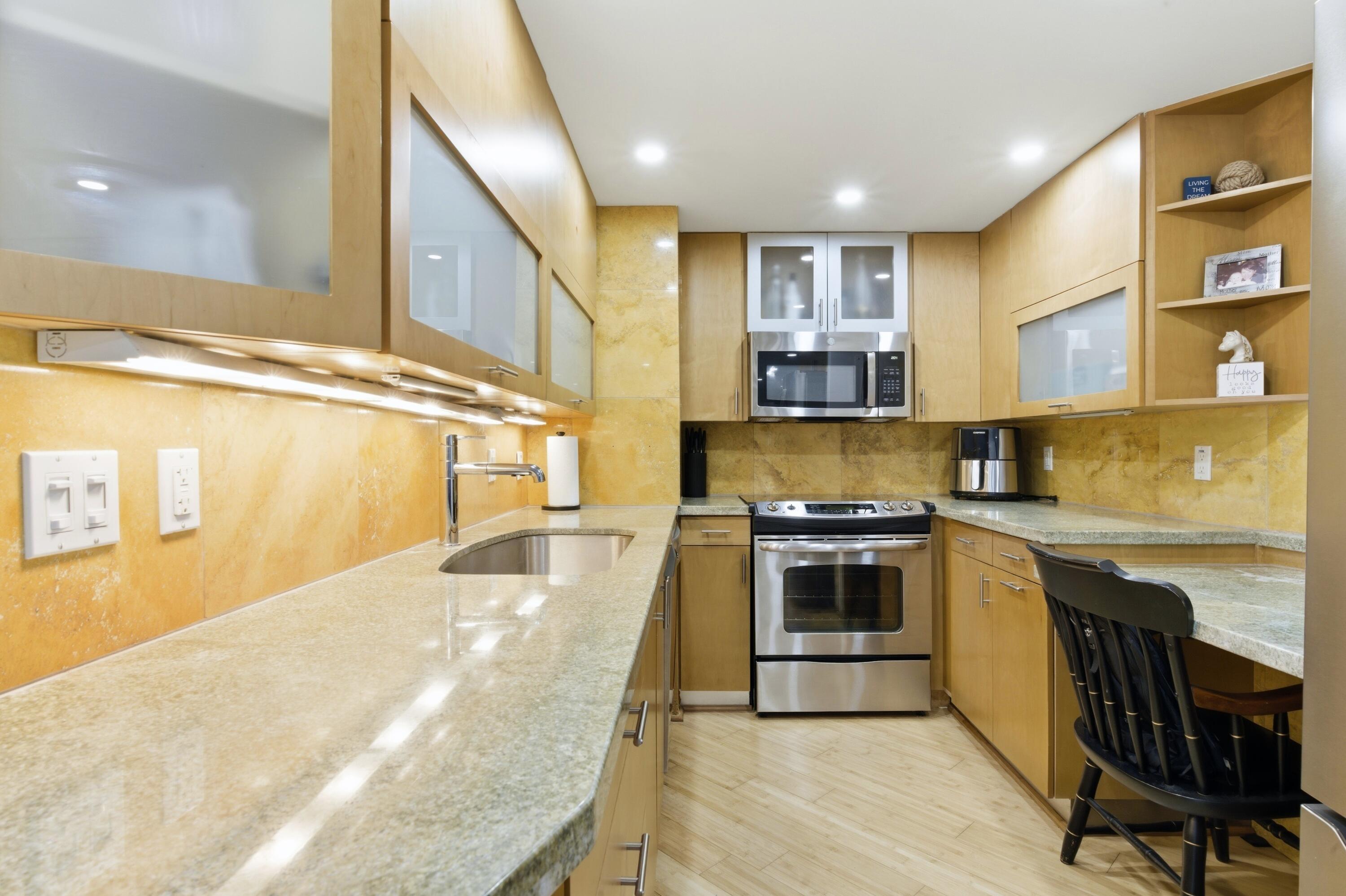 PALM BEACH HOUSE CONDO - Residential