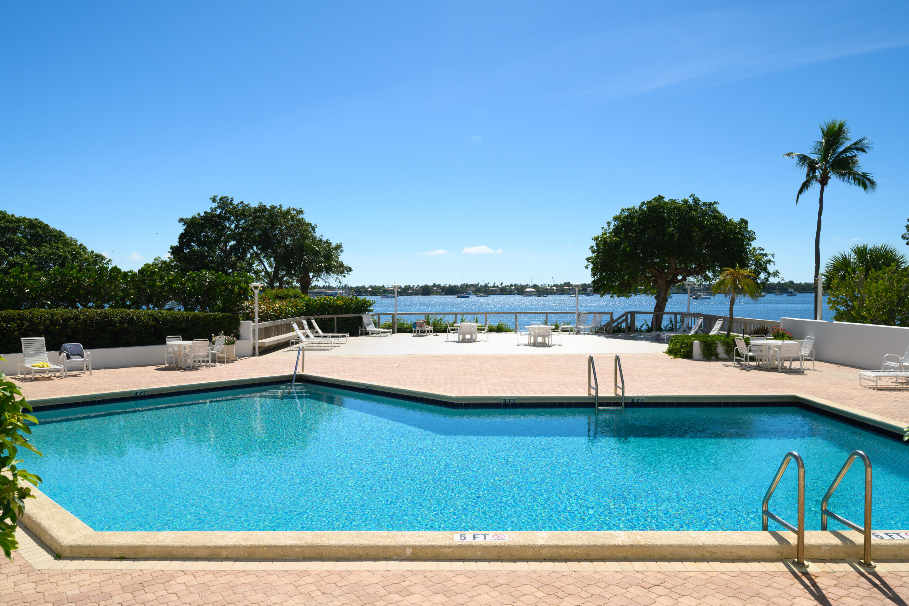 PALM BEACH HOUSE CONDO - Residential
