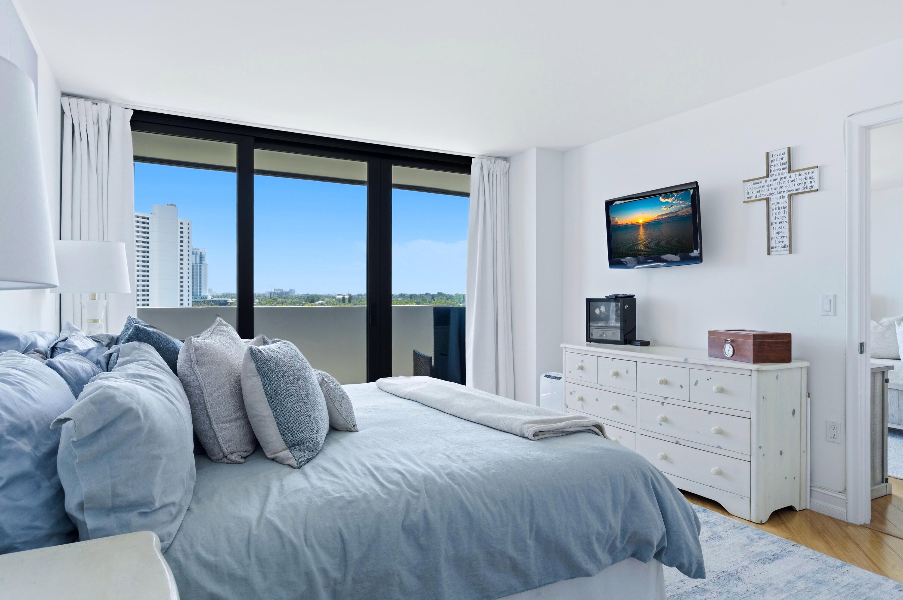 PALM BEACH HOUSE CONDO - Residential