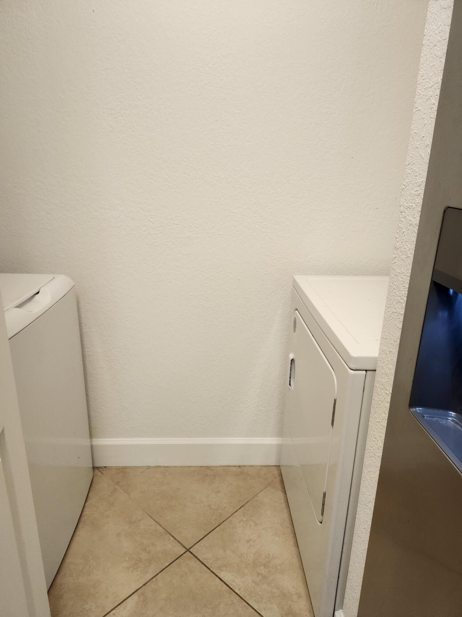 VIZCAYA LAKES CONDO - Residential Lease