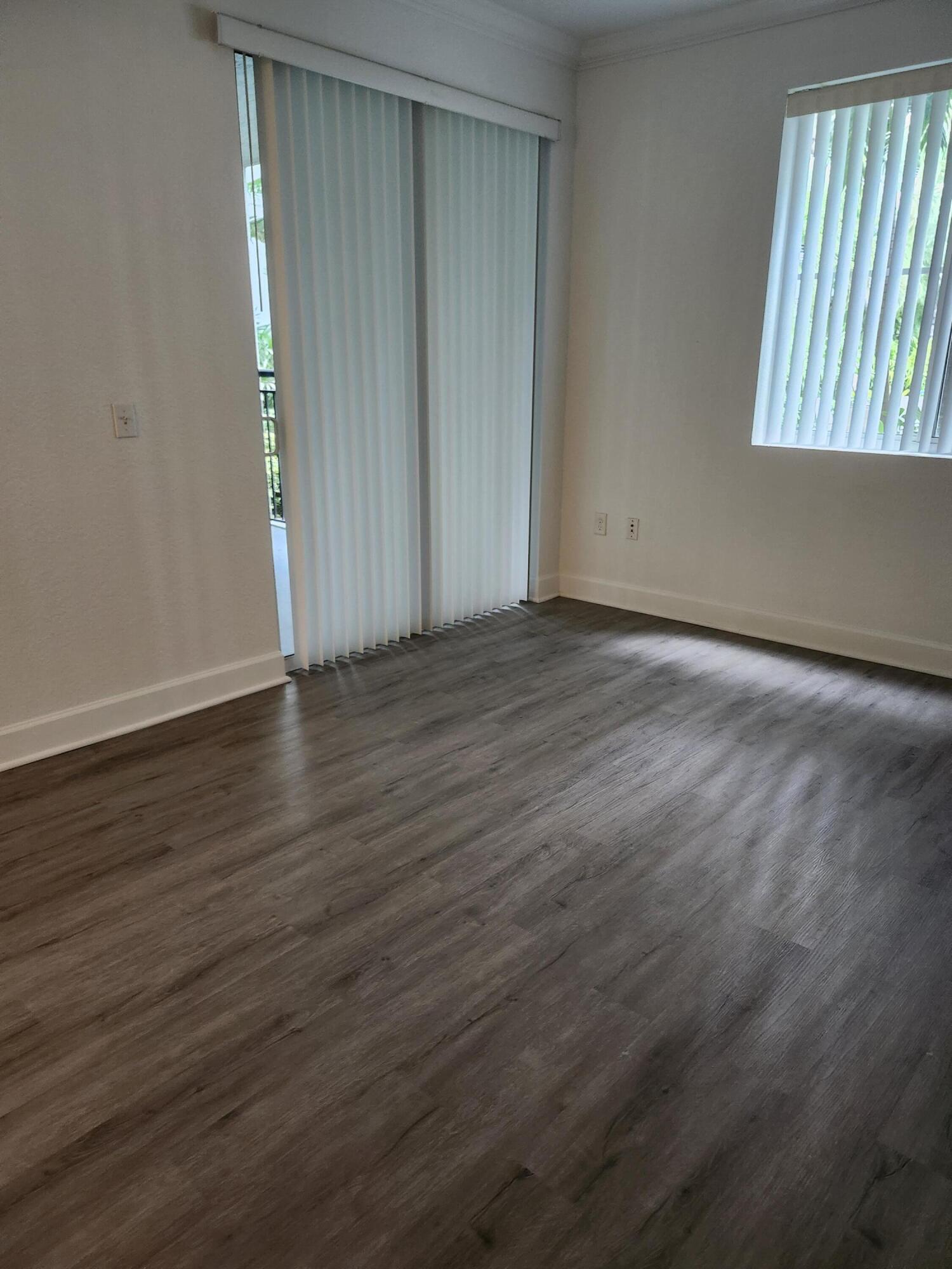 VIZCAYA LAKES CONDO - Residential Lease
