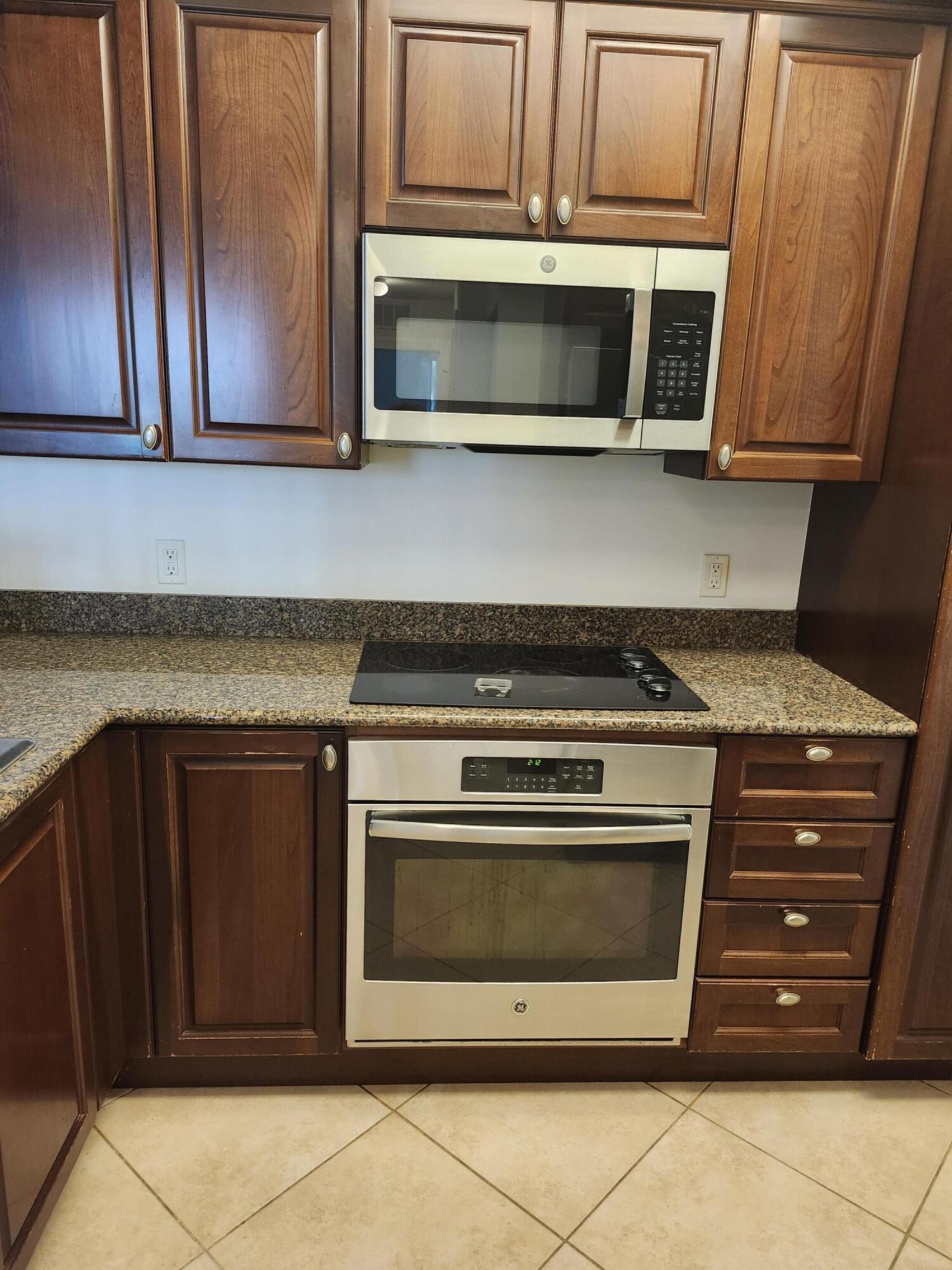 VIZCAYA LAKES CONDO - Residential Lease
