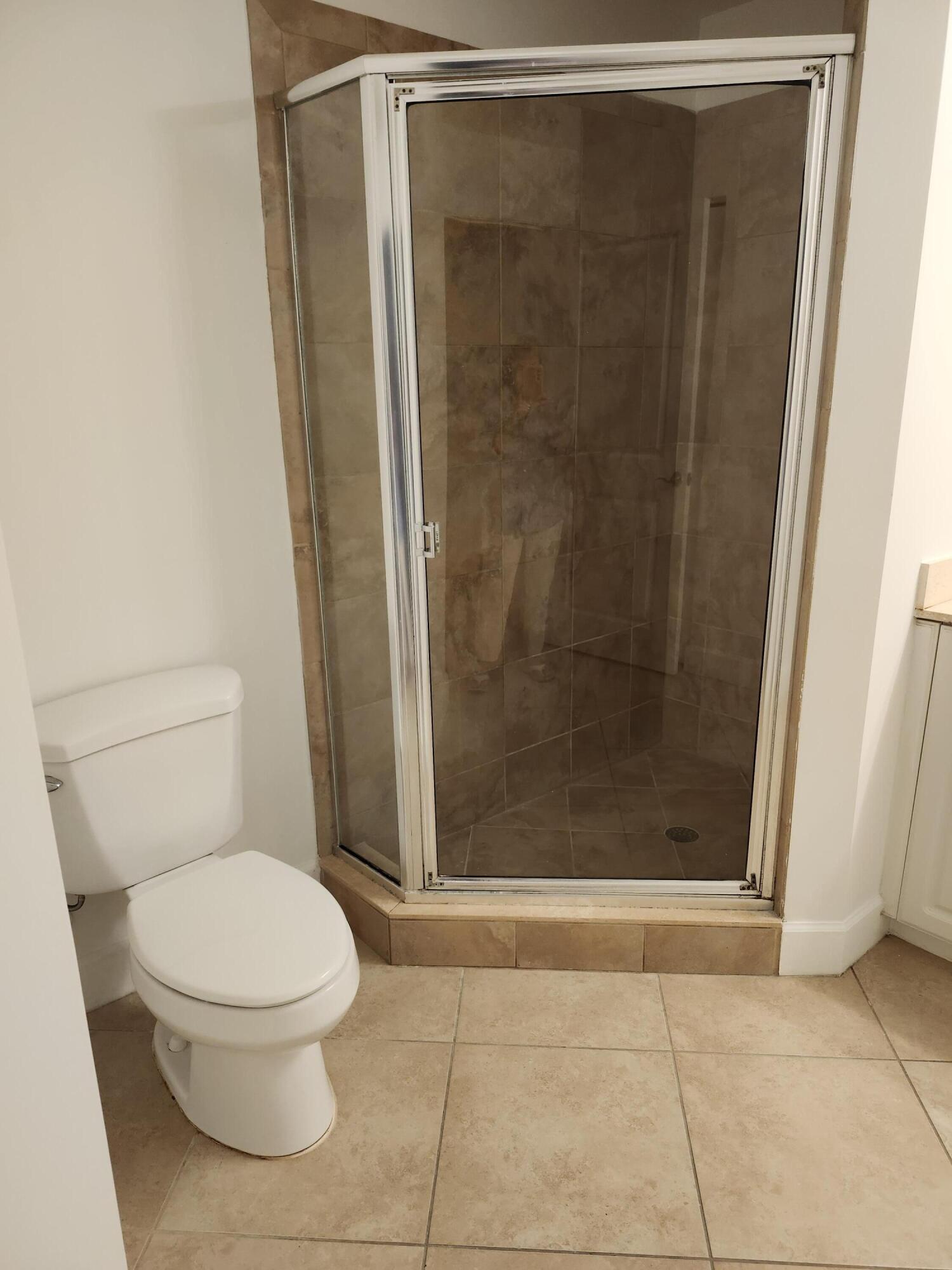 VIZCAYA LAKES CONDO - Residential Lease