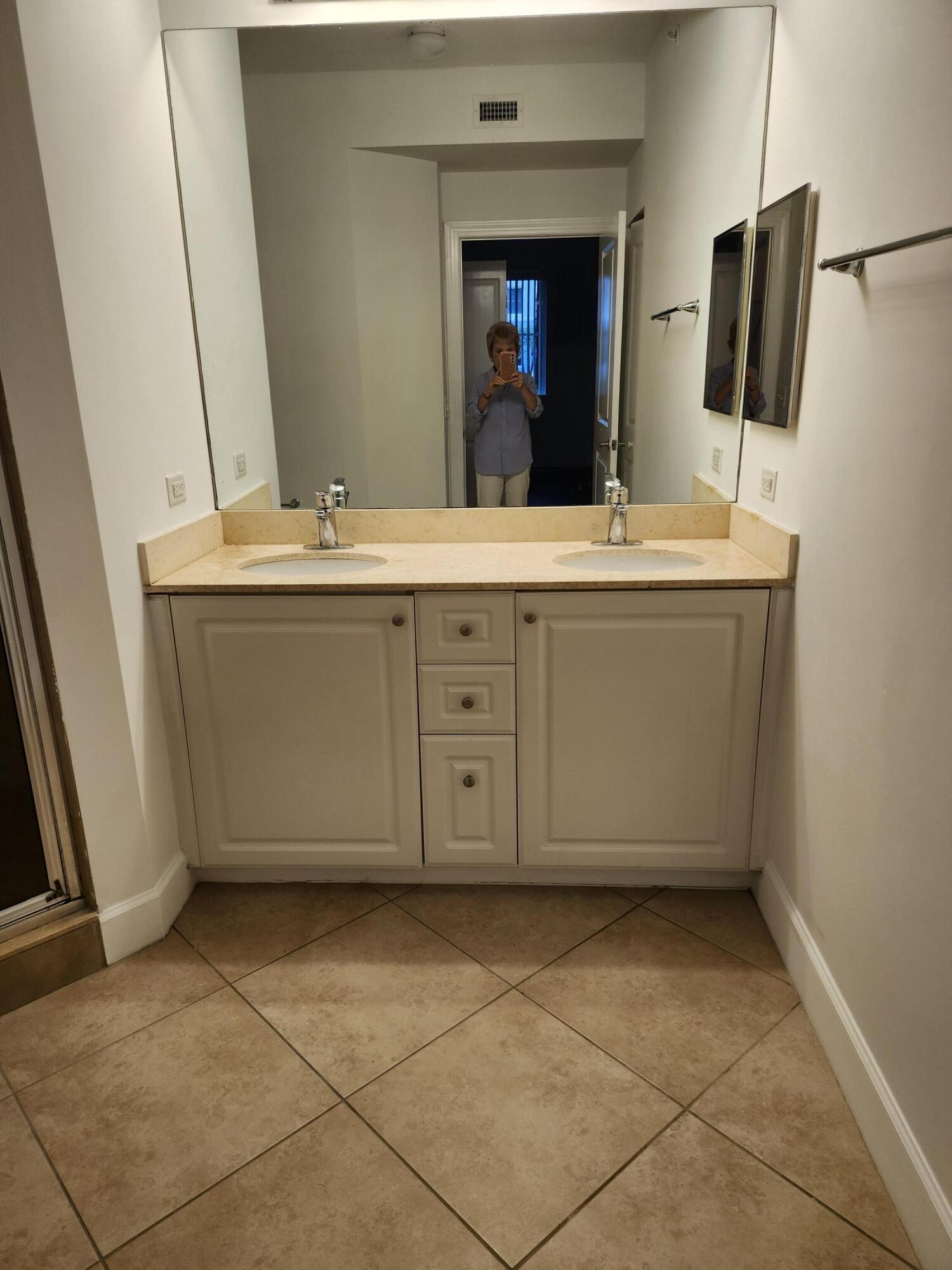 VIZCAYA LAKES CONDO - Residential Lease