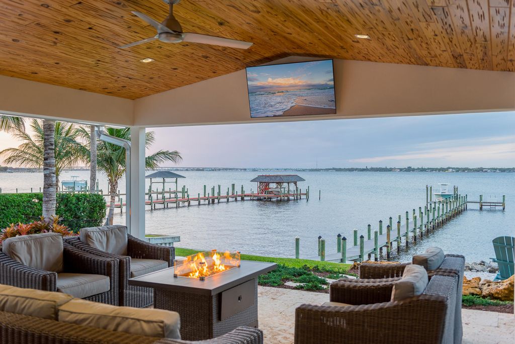 Photo of 1433 SE Riverside Drive, Stuart, FL 34996 (MLS # R10952107)