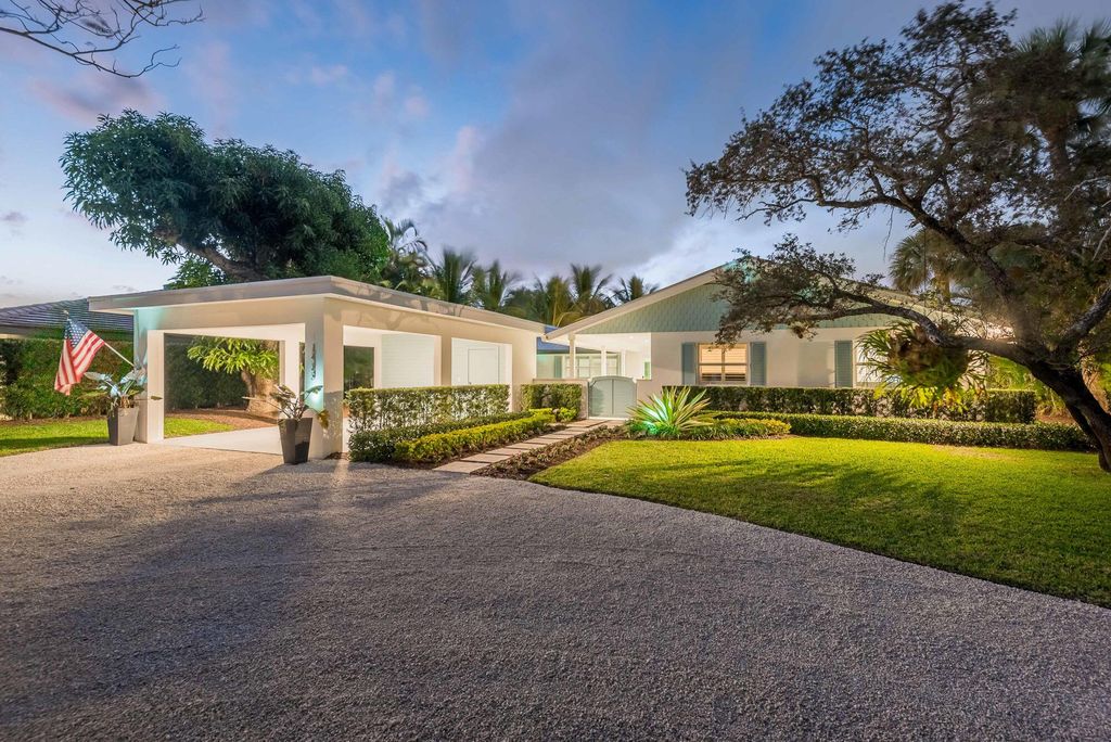 Photo of 1433 SE Riverside Drive, Stuart, FL 34996 (MLS # R10952107)