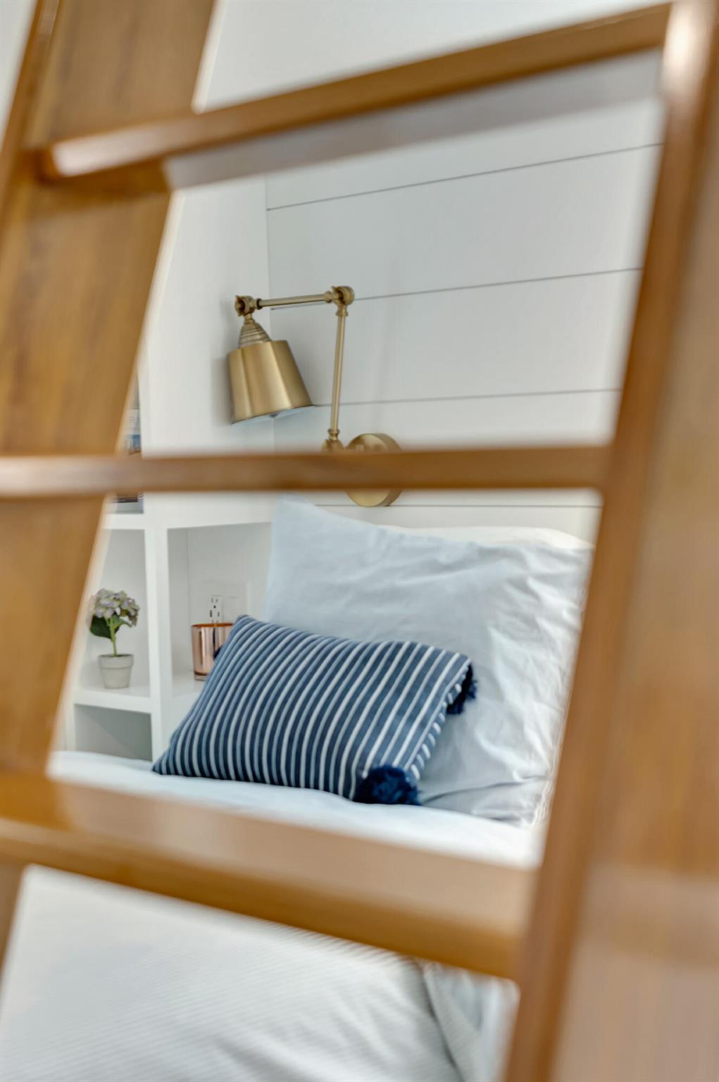MERCURY RISING - Residential Lease