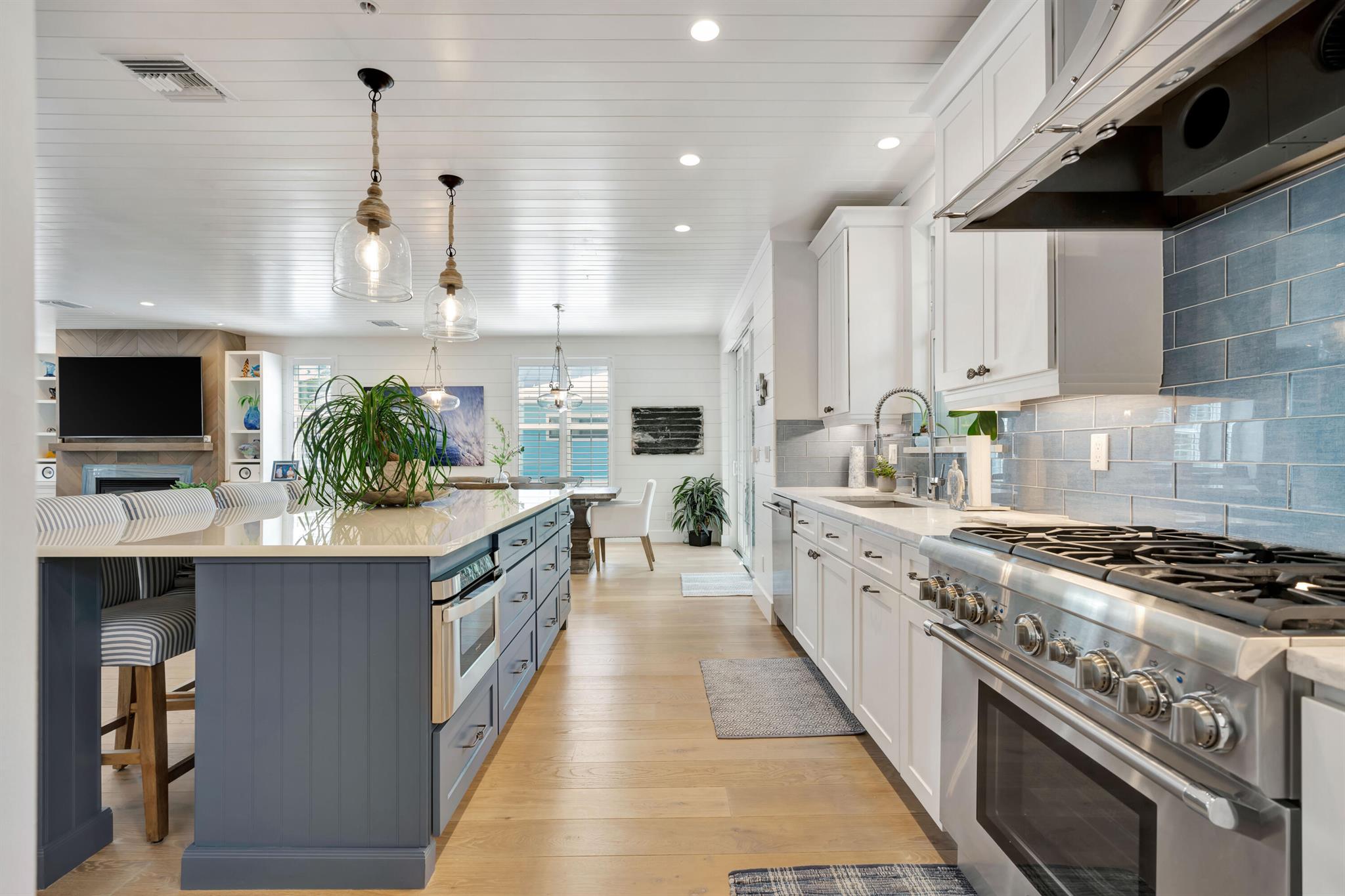 MERCURY RISING - Residential Lease