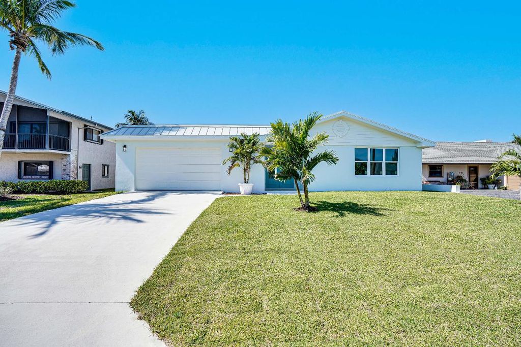 Photo of 1123 Granada Street, Fort Pierce, FL 34949 (MLS # R10959774)