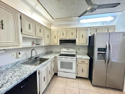 2861 Somerset Dr 312 Lauderdale Lakes FL 33311