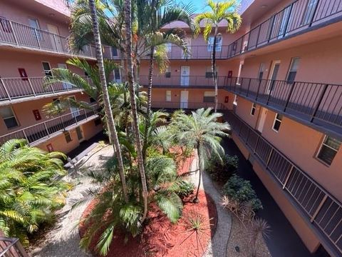 2861 Somerset Dr 312 Lauderdale Lakes FL 33311