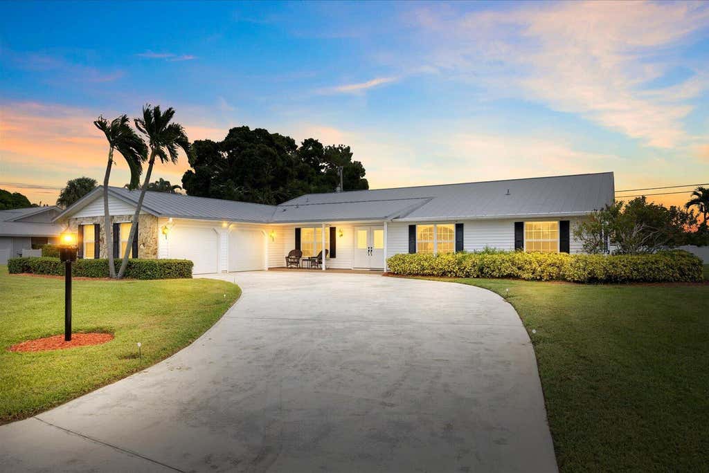 Photo of 2375 NW Cove View, Stuart, FL 34994 (MLS # B26058712)