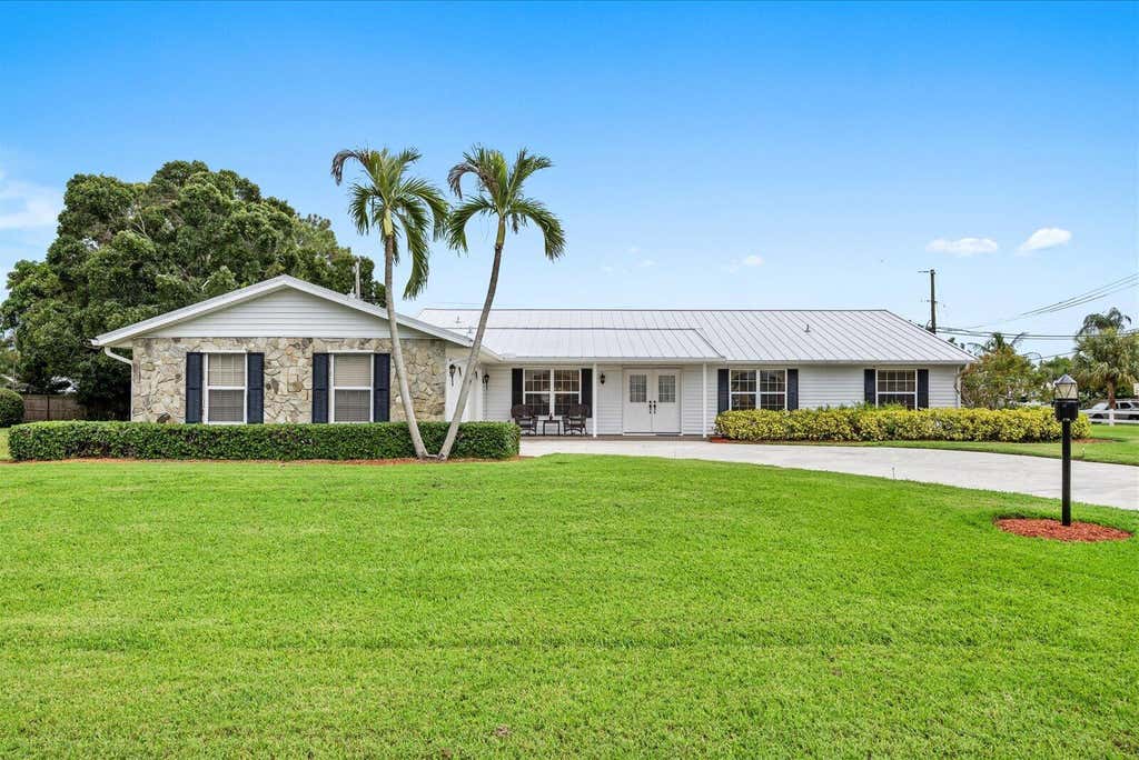 Photo of 2375 NW Cove View, Stuart, FL 34994 (MLS # B26058712)