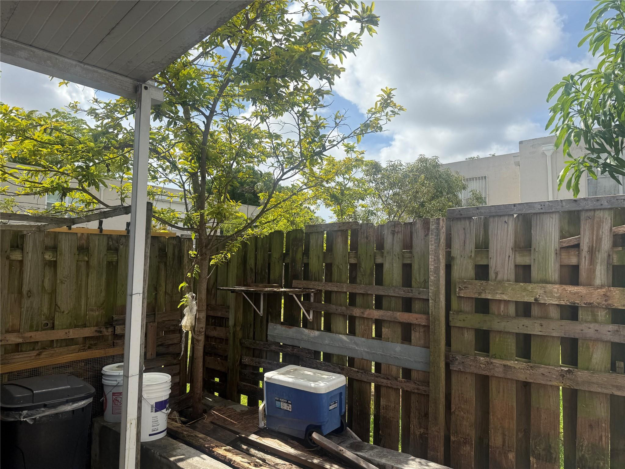 WOODLANDS TOWNHOUSE CONDO - Residential