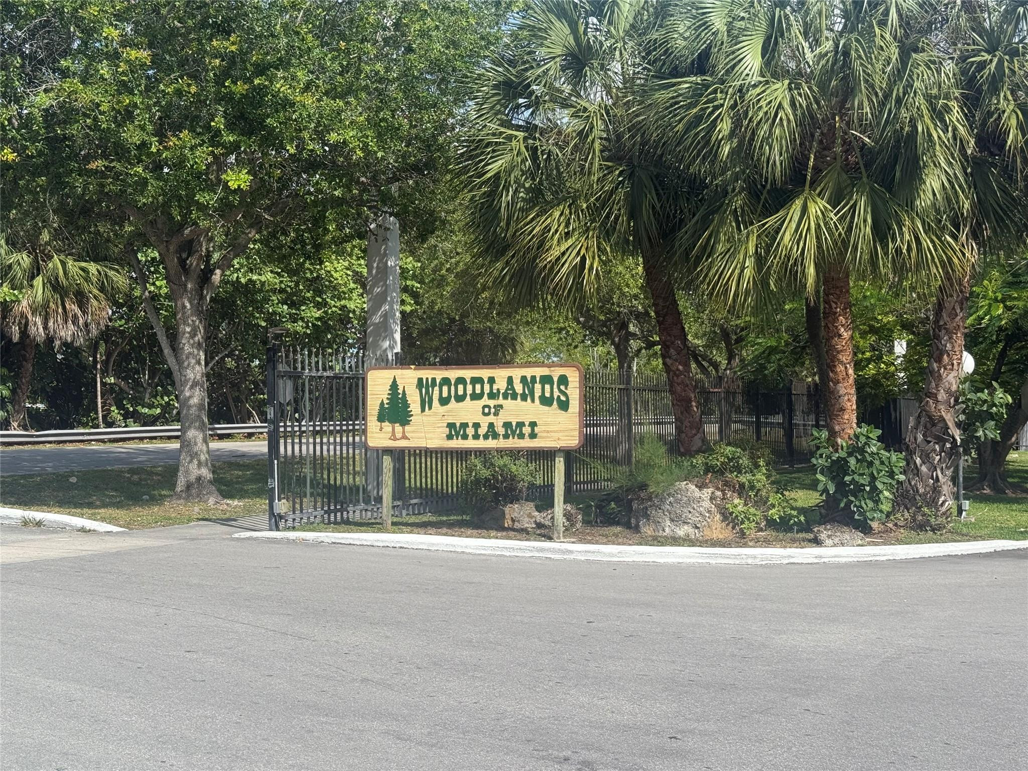 WOODLANDS TOWNHOUSE CONDO - Residential