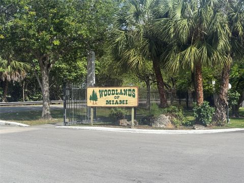 Property photo of 14225 Memorial Hwy 1f Highway 1f, Miami, FL 33161