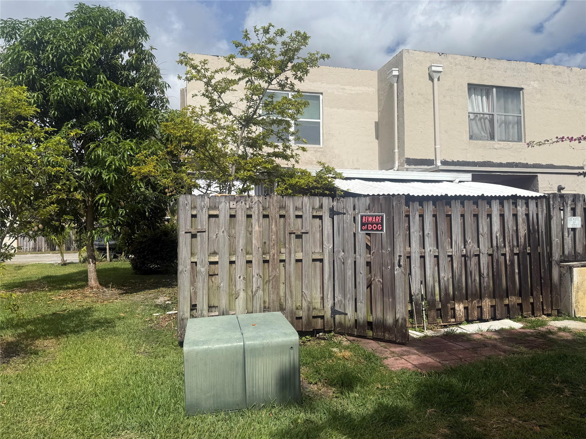 WOODLANDS TOWNHOUSE CONDO - Residential
