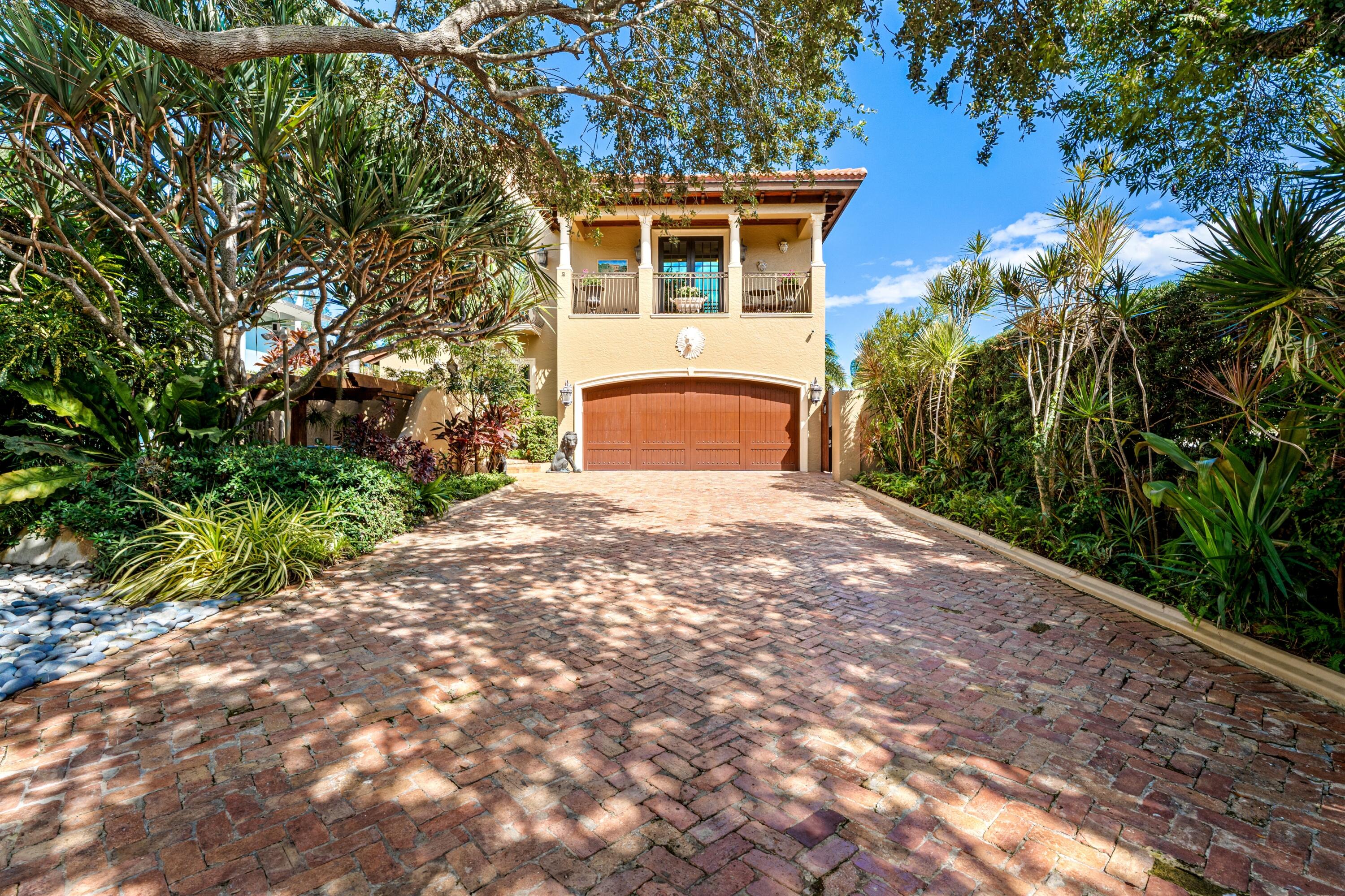 818 S LAKESIDE Drive
