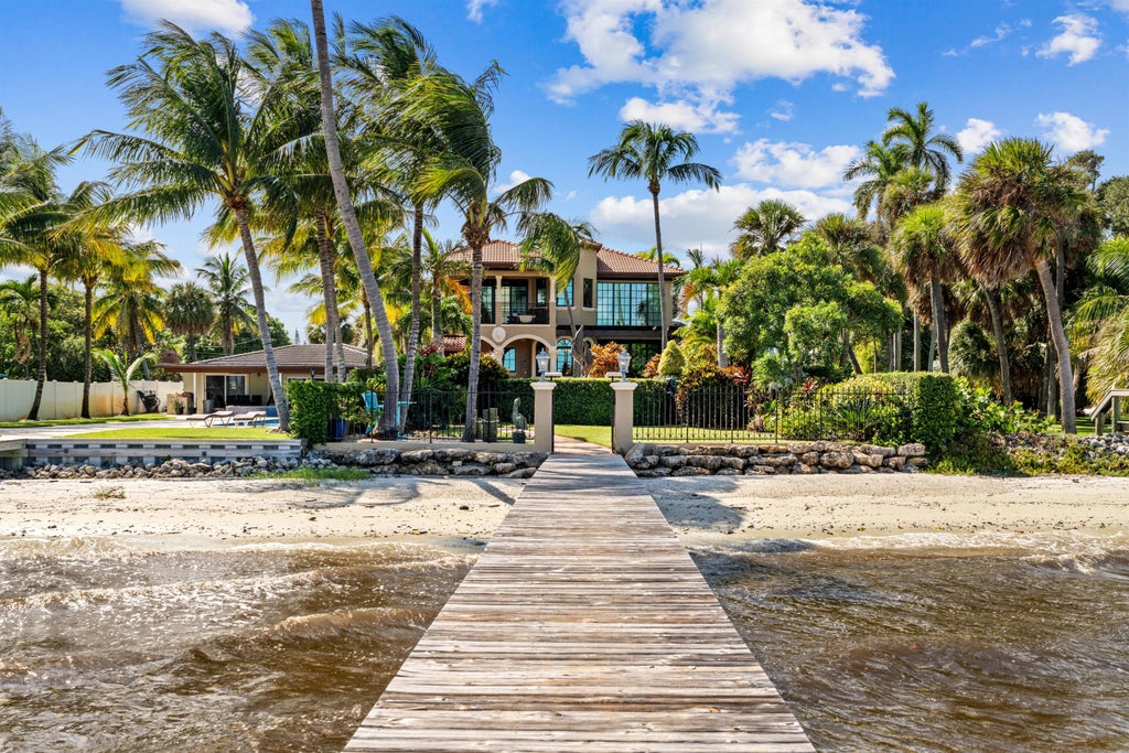 Photo of 818 S LAKESIDE Drive, Lake Worth Beach, FL 33460 (MLS # B26084480)