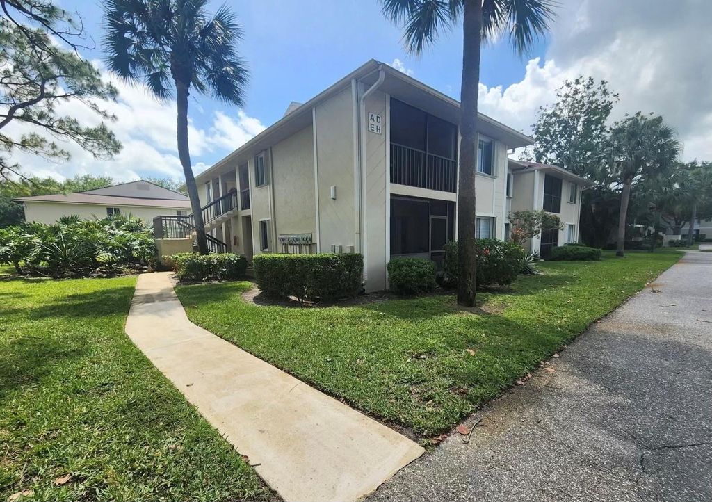 Photo of 6508 Chasewood Drive #H, Jupiter, FL 33458 (MLS # F10504190)