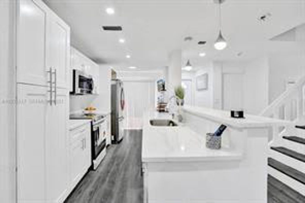 Photo of 833 NW 81st Avenue #4, Plantation, FL 33324 (MLS # B26017553)