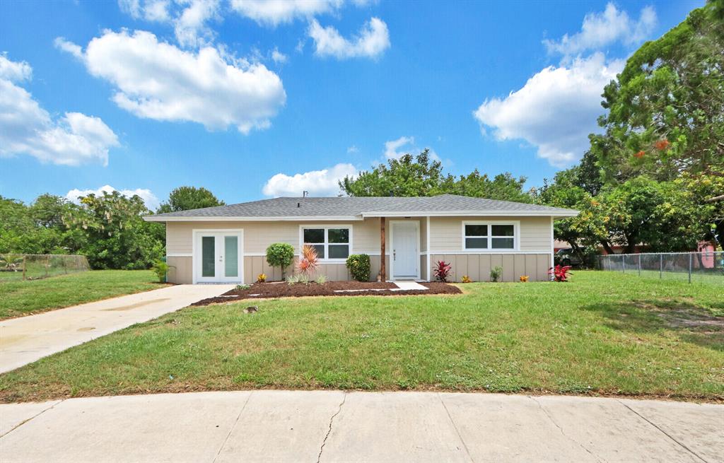 Photo of 107 Tropic Court, Fort Pierce, FL 34946 (MLS # R10725981)
