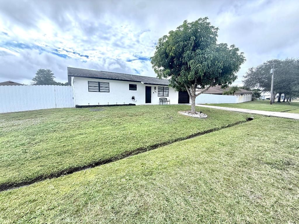Photo of 302 SW Whitmore Drive, Port Saint Lucie, FL 34984 (MLS # R11146682)