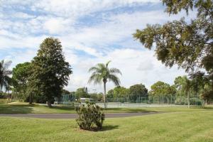 EMERALD LAKES - Residential