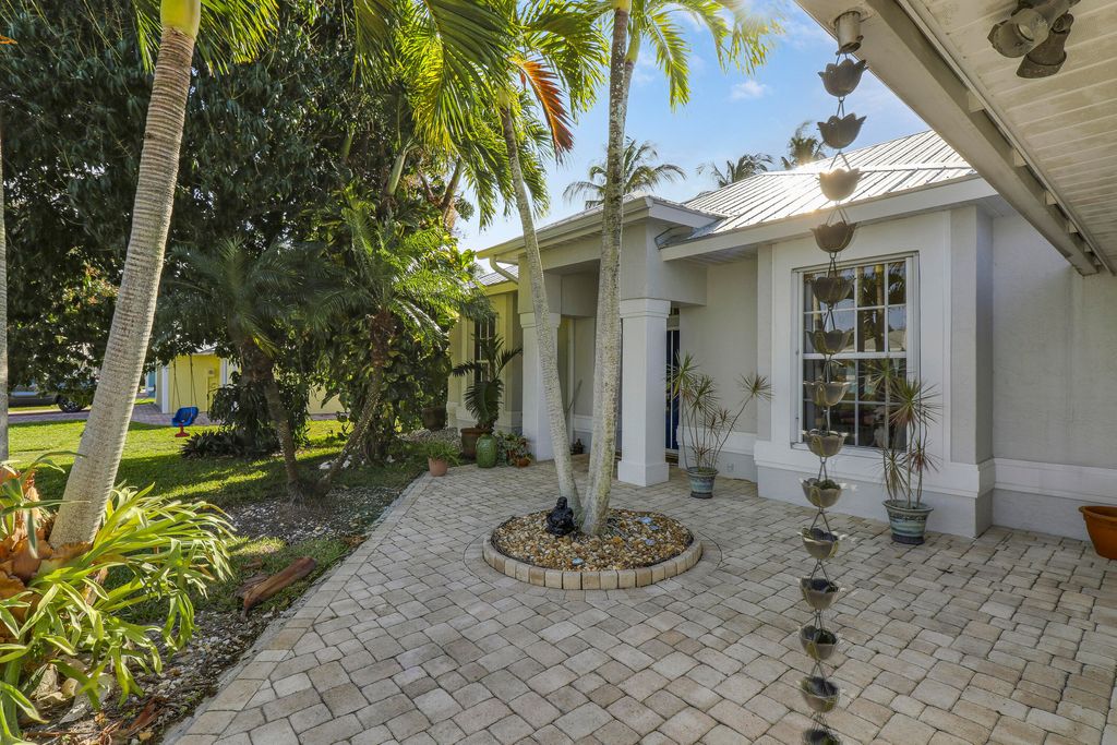 Photo of 700 SE Michaels Court, Stuart, FL 34996 (MLS # R10991909)