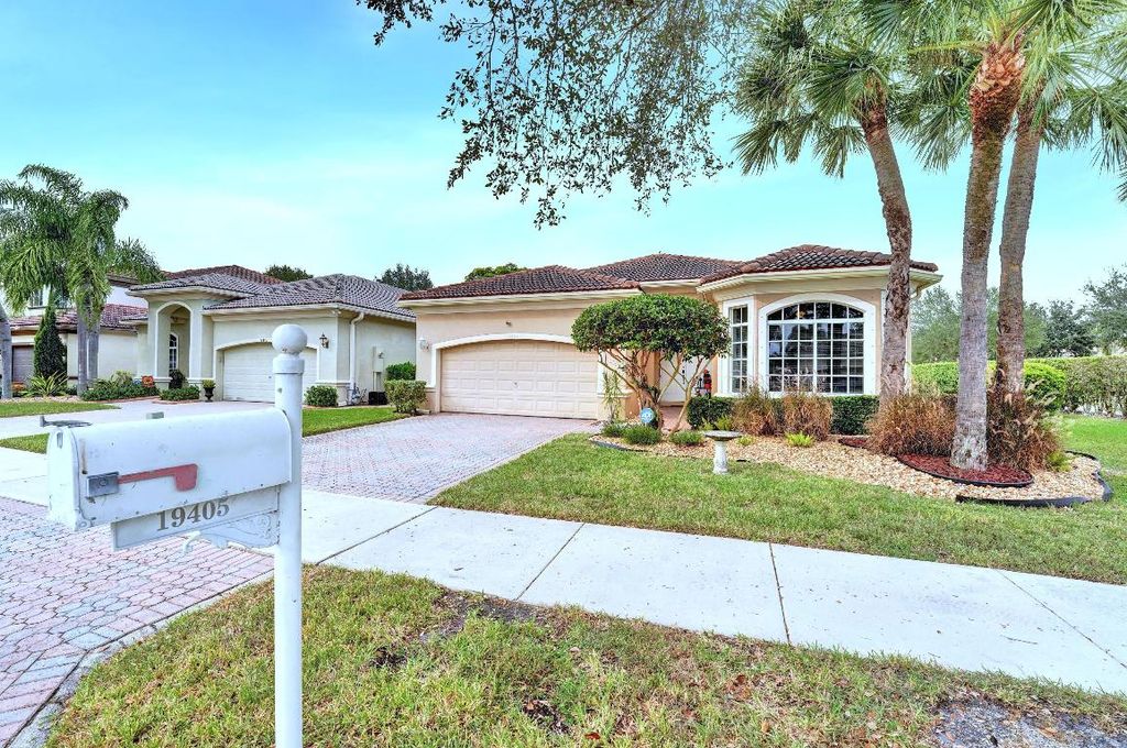 Photo of 19405 SW 67th Street, Pembroke Pines, FL 33332 (MLS # R11138337)