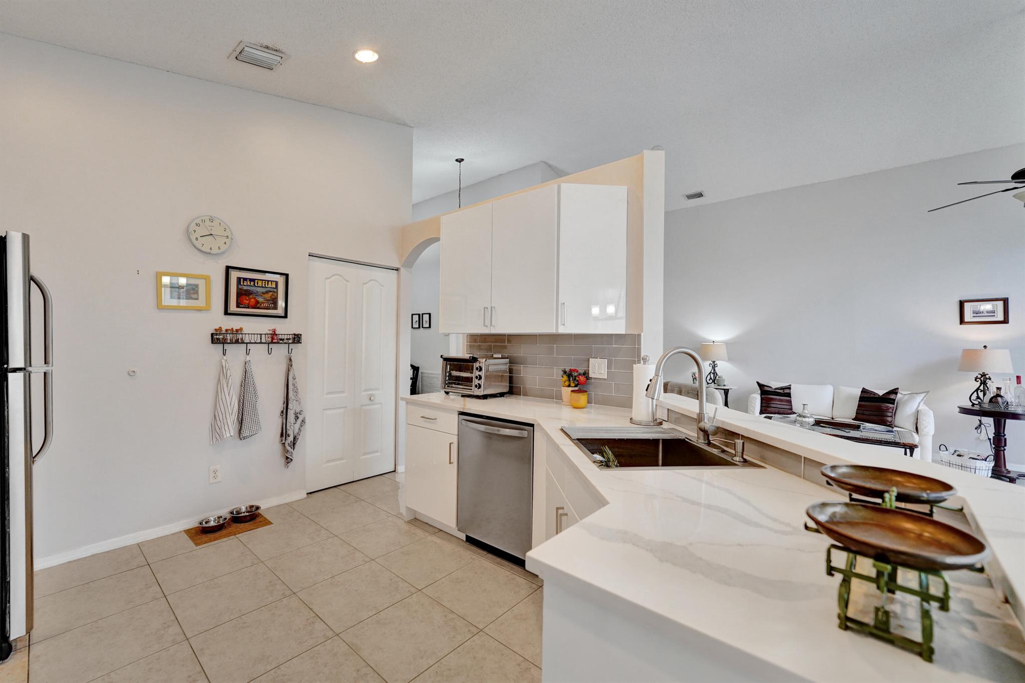 LAGUNA ISLES - Residential