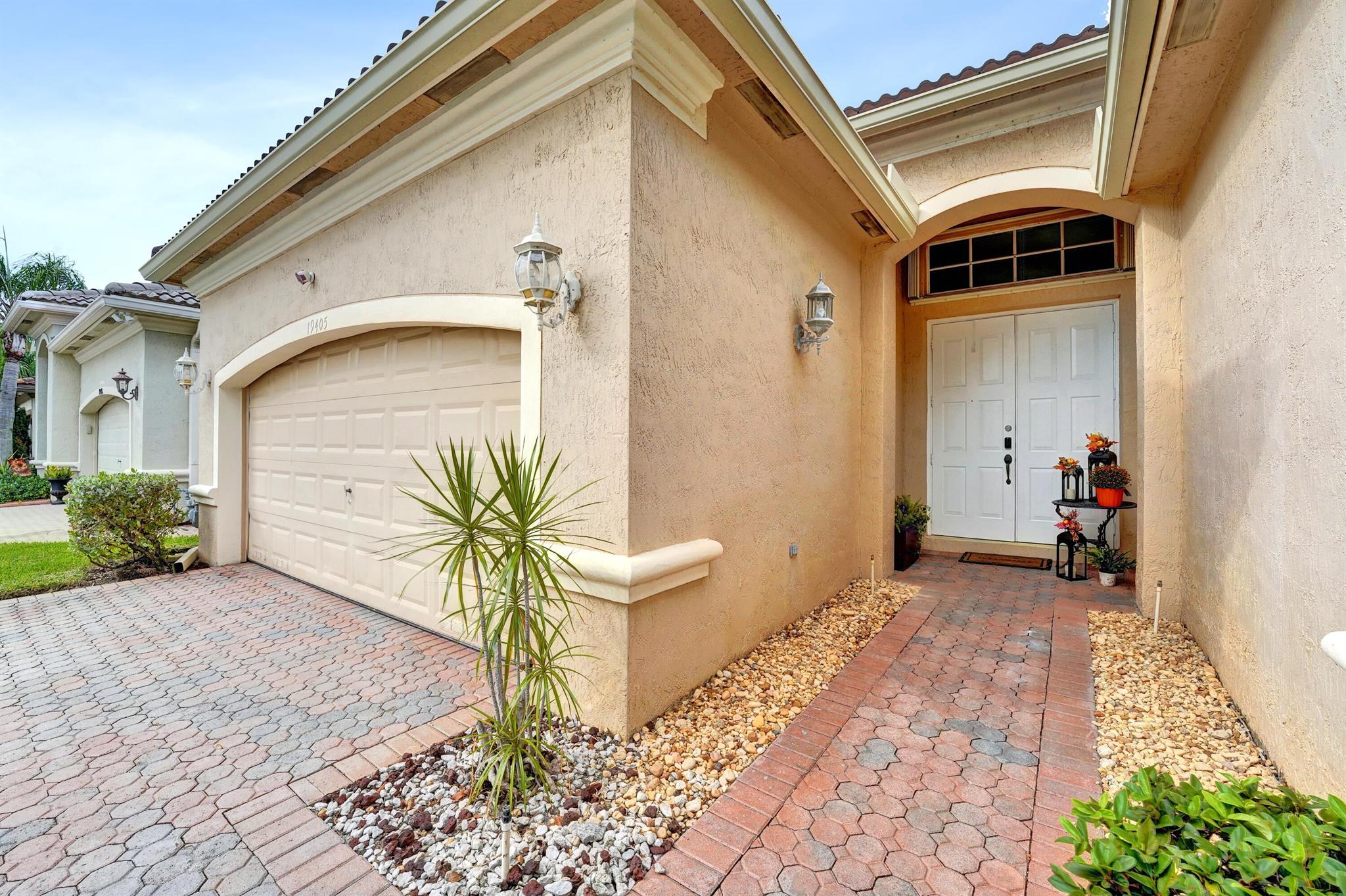 LAGUNA ISLES - Residential