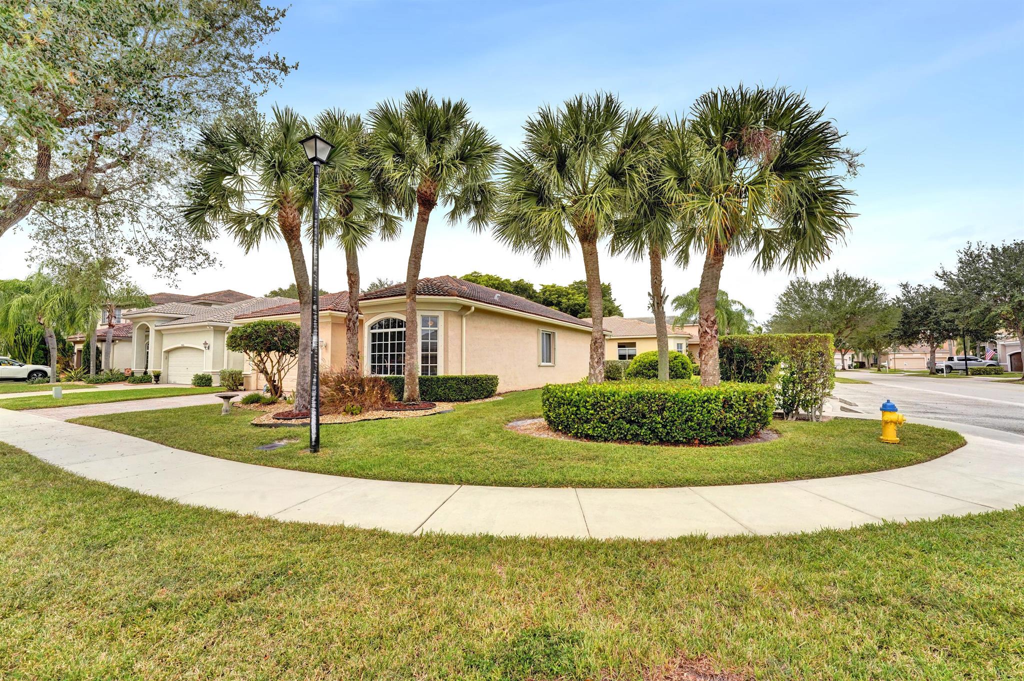 LAGUNA ISLES - Residential