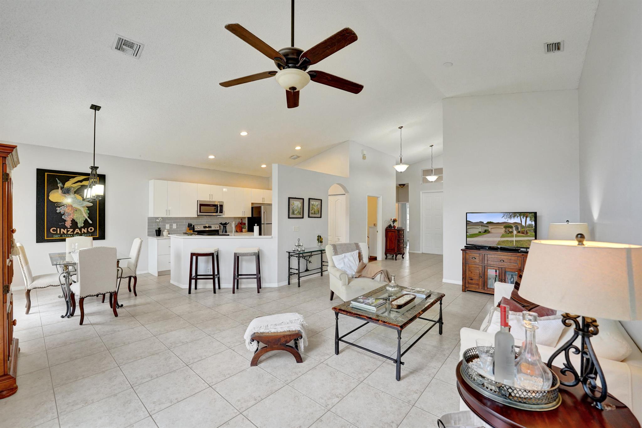 LAGUNA ISLES - Residential