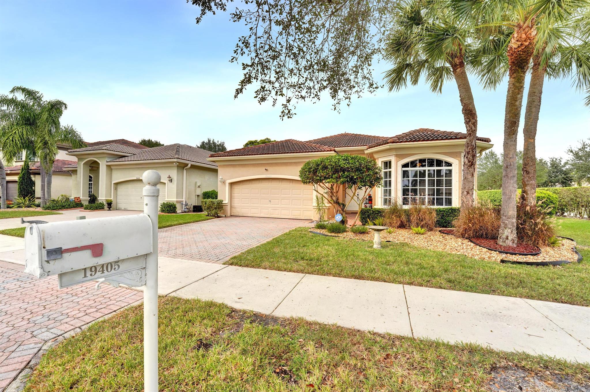 LAGUNA ISLES - Residential