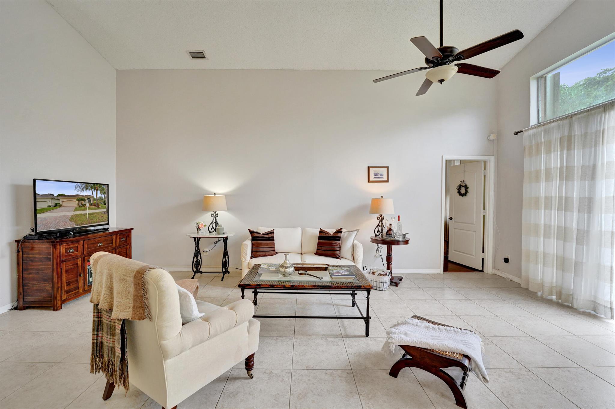 LAGUNA ISLES - Residential