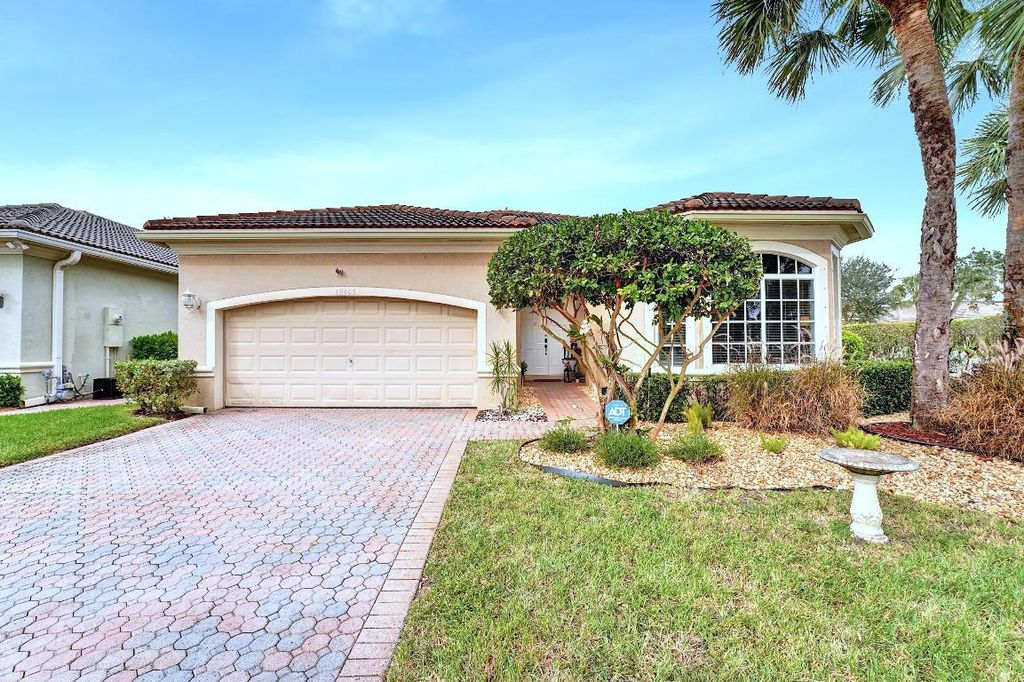 Photo of 19405 SW 67th Street, Pembroke Pines, FL 33332 (MLS # R11138337)
