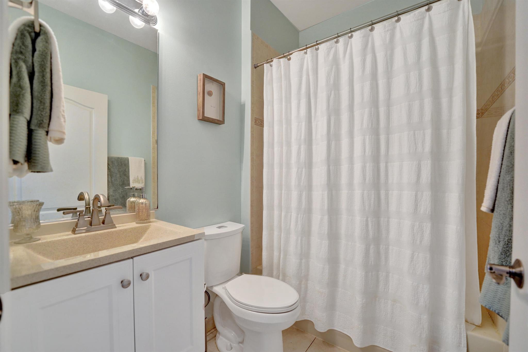 LAGUNA ISLES - Residential